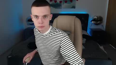   Chris Brown  online show from February 19, 12:22 pm