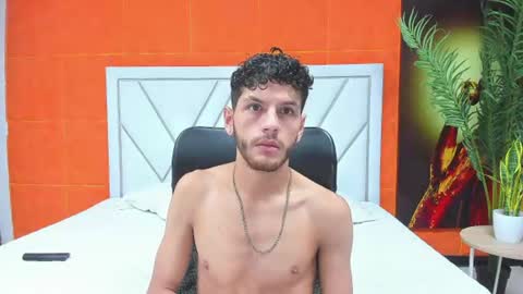 chris_grey2 online show from June 9, 12:29 pm