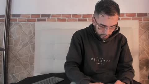 chris_kizz online show from December 7, 11:29 am