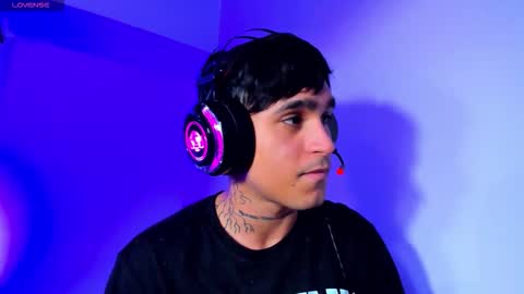 Christian Wang online show from December 13, 11:00 pm