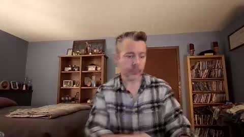 chrisw8121 online show from March 2, 2:33 am