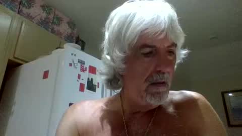 Snapshot of chuck354139 chatting on October 16, 8:33 am chuck354139 online show from October 16, 8:33 am