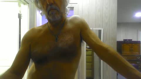 Snapshot of chuck354139 chatting on December 11, 1:28 am chuck354139 online show from December 11, 1:28 am