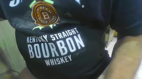 Snapshot of chuck354139 chatting on January 29, 2:40 am chuck354139 online show from January 29, 2:40 am