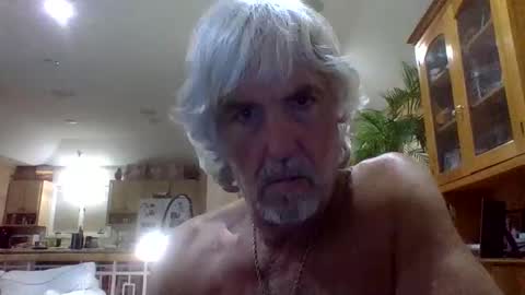 Snapshot of chuck354139 chatting on October 21, 6:27 am chuck354139 online show from October 21, 6:27 am