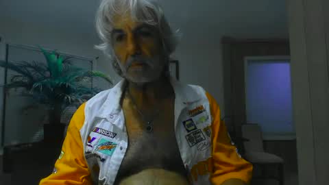 Snapshot of chuck354139 chatting on January 5, 12:42 am chuck354139 online show from January 5, 12:42 am