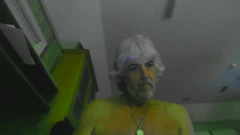 Snapshot of chuck354139 chatting on February 17, 8:52 am chuck354139 online show from February 17, 8:52 am