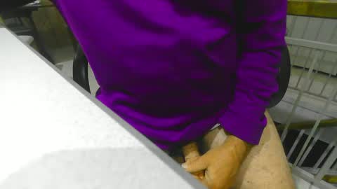 Snapshot of chuck354139 chatting on February 27, 8:06 am chuck354139 online show from February 27, 8:06 am