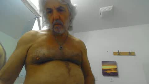 Snapshot of chuck354139 chatting on December 18, 7:58 am chuck354139 online show from December 18, 7:58 am