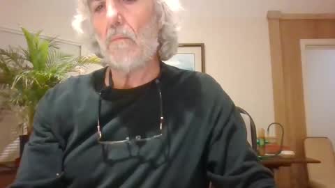 Snapshot of chuck354139 chatting on January 20, 2:01 am chuck354139 online show from January 20, 2:01 am