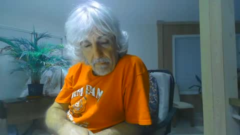 Snapshot of chuck354139 chatting on December 3, 7:08 am chuck354139 online show from December 3, 7:08 am