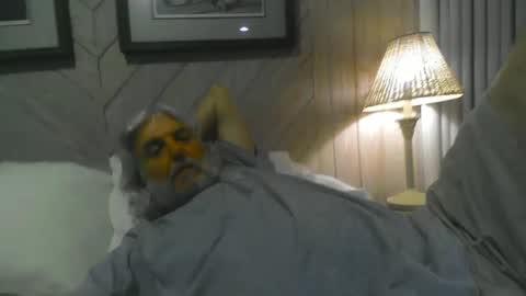 Snapshot of chuck354139 chatting on December 25, 5:37 am chuck354139 online show from December 25, 5:37 am