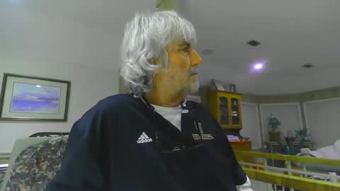 Snapshot of chuck354139 chatting on January 10, 3:39 am chuck354139 online show from January 10, 3:39 am