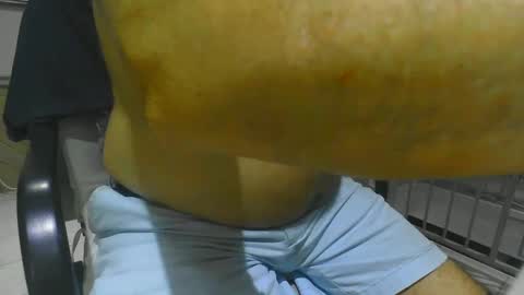 Snapshot of chuck354139 chatting on February 21, 12:38 am chuck354139 online show from February 21, 12:38 am