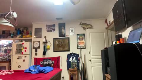 Snapshot of chuck354139 chatting on December 8, 11:29 pm chuck354139 online show from December 8, 11:29 pm