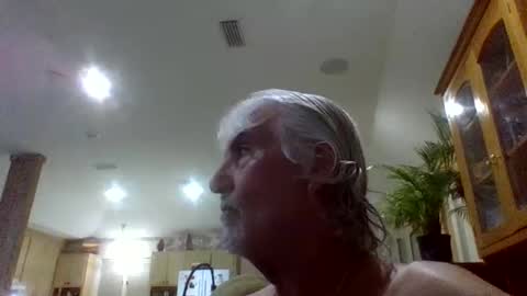 Snapshot of chuck354139 chatting on October 20, 1:31 am chuck354139 online show from October 20, 1:31 am