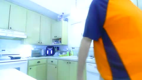 Snapshot of chuck354139 chatting on January 2, 2:35 pm chuck354139 online show from January 2, 2:35 pm