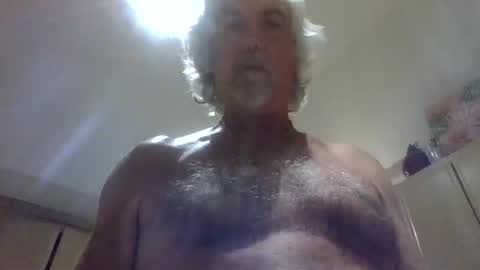 Snapshot of chuck354139 chatting on October 8, 6:40 am chuck354139 online show from October 8, 6:40 am