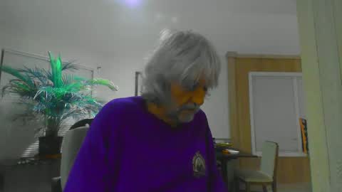 Snapshot of chuck354139 chatting on December 22, 8:16 am chuck354139 online show from December 22, 8:16 am