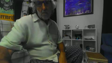 Snapshot of chuck354139 chatting on January 4, 2:46 am chuck354139 online show from January 4, 2:46 am