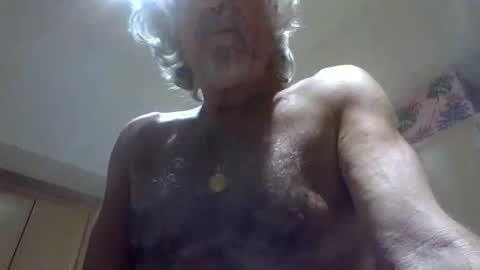 Snapshot of chuck354139 chatting on October 23, 12:25 am chuck354139 online show from October 23, 12:25 am