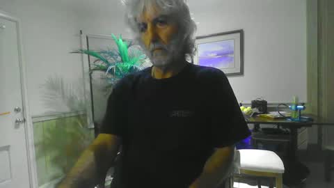 Snapshot of chuck354139 chatting on December 26, 8:50 am chuck354139 online show from December 26, 8:50 am