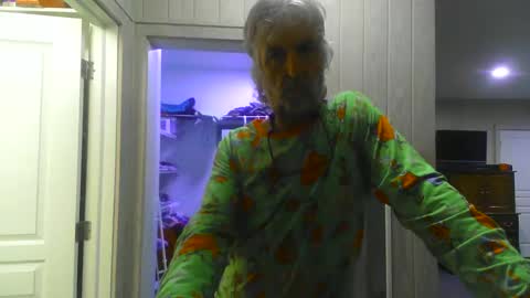 Snapshot of chuck354139 chatting on January 19, 5:05 am chuck354139 online show from January 19, 5:05 am