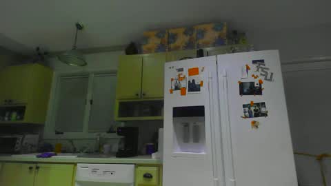 Snapshot of chuck354139 chatting on February 24, 12:52 am chuck354139 online show from February 24, 12:52 am