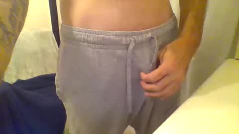 Snapshot of ciestep8216 chatting on October 10, 3:11 am ciestep8216 online show from October 10, 3:11 am