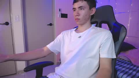 Snapshot of colin_boy76 chatting on October 9, 3:17 pm COLIN online show from October 9, 3:17 pm