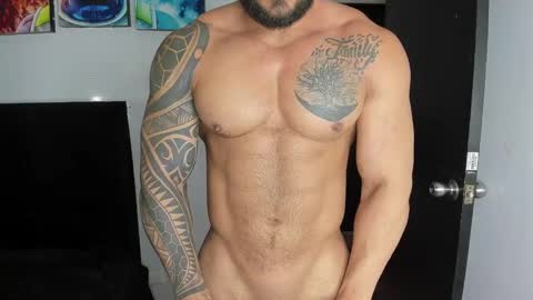 college_muscle_ass online show from January 29, 2:10 pm