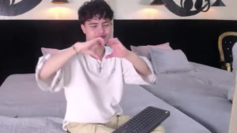 Snapshot of collinstone chatting on October 22, 4:43 pm collinstone online show from October 22, 4:43 pm