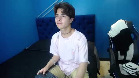 Snapshot of collinstone chatting on March 6, 8:48 pm collinstone online show from March 6, 8:48 pm