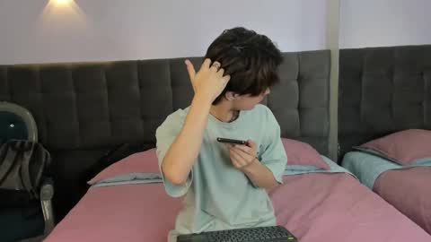 Snapshot of collinstone chatting on January 4, 8:27 pm collinstone online show from January 4, 8:27 pm