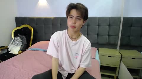 Snapshot of collinstone chatting on December 17, 9:05 pm collinstone online show from December 17, 9:05 pm