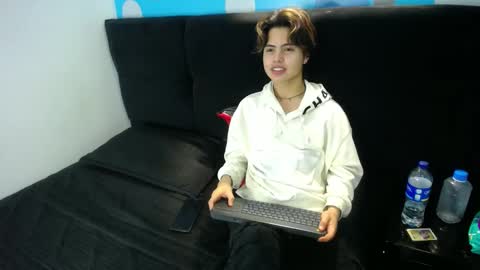 Snapshot of collinstone chatting on February 9, 8:56 pm collinstone online show from February 9, 8:56 pm