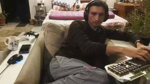 Cool2Buddies online show from April 3, 2:25 pm