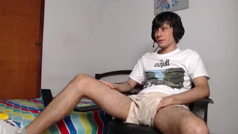 Snapshot of cristian_ortiz_1 chatting on December 17, 10:11 pm Cristian  online show from December 17, 10:11 pm