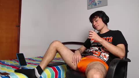 Snapshot of cristian_ortiz_1 chatting on December 15, 10:26 pm Cristian  online show from December 15, 10:26 pm