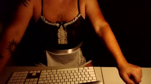 Snapshot of crossdressercrowe chatting on November 1, 12:47 am Insta theramonacrowecd online show from November 1, 12:47 am