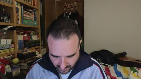 curiosillo1983 online show from April 5, 6:04 pm