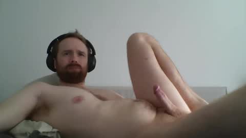 Snapshot of curiousbee73 chatting on January 10, 7:32 pm curiousbee73 online show from January 10, 7:32 pm