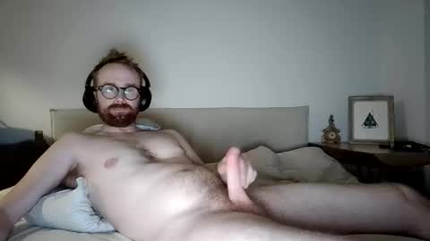 Snapshot of curiousbee73 chatting on October 28, 2:47 am curiousbee73 online show from October 28, 2:47 am