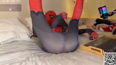 Snapshot of curlyboyy_ chatting on December 27, 5:16 pm Mike  pvt is open online show from December 27, 5:16 pm