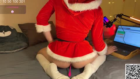 Snapshot of curlyboyy_ chatting on December 25, 11:31 pm Mike  pvt is open online show from December 25, 11:31 pm