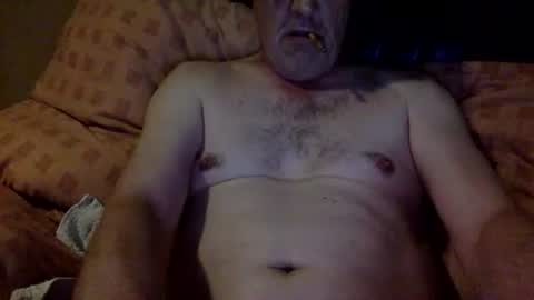 Snapshot of curvelover1977 chatting on October 20, 2:15 am curvelover1977 online show from October 20, 2:15 am