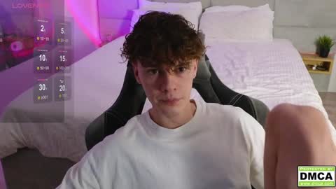 Snapshot of cute_thomas chatting on December 2, 8:31 pm Thomas -  online show from December 2, 8:31 pm