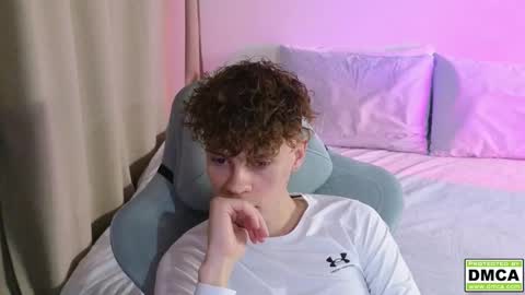 Snapshot of cute_thomas chatting on October 18, 7:41 pm Thomas -  online show from October 18, 7:41 pm