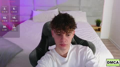 Snapshot of cute_thomas chatting on January 26, 9:29 pm Thomas -  online show from January 26, 9:29 pm