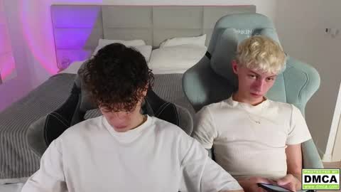 Snapshot of cute_thomas chatting on March 12, 9:56 pm Thomas -  online show from March 12, 9:56 pm